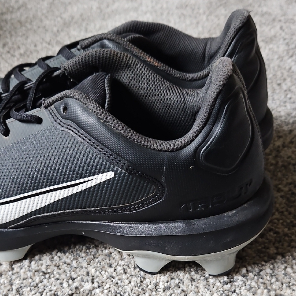 Nike Men's Black and White Trout Baseball Cleats - Picture 4 of 6